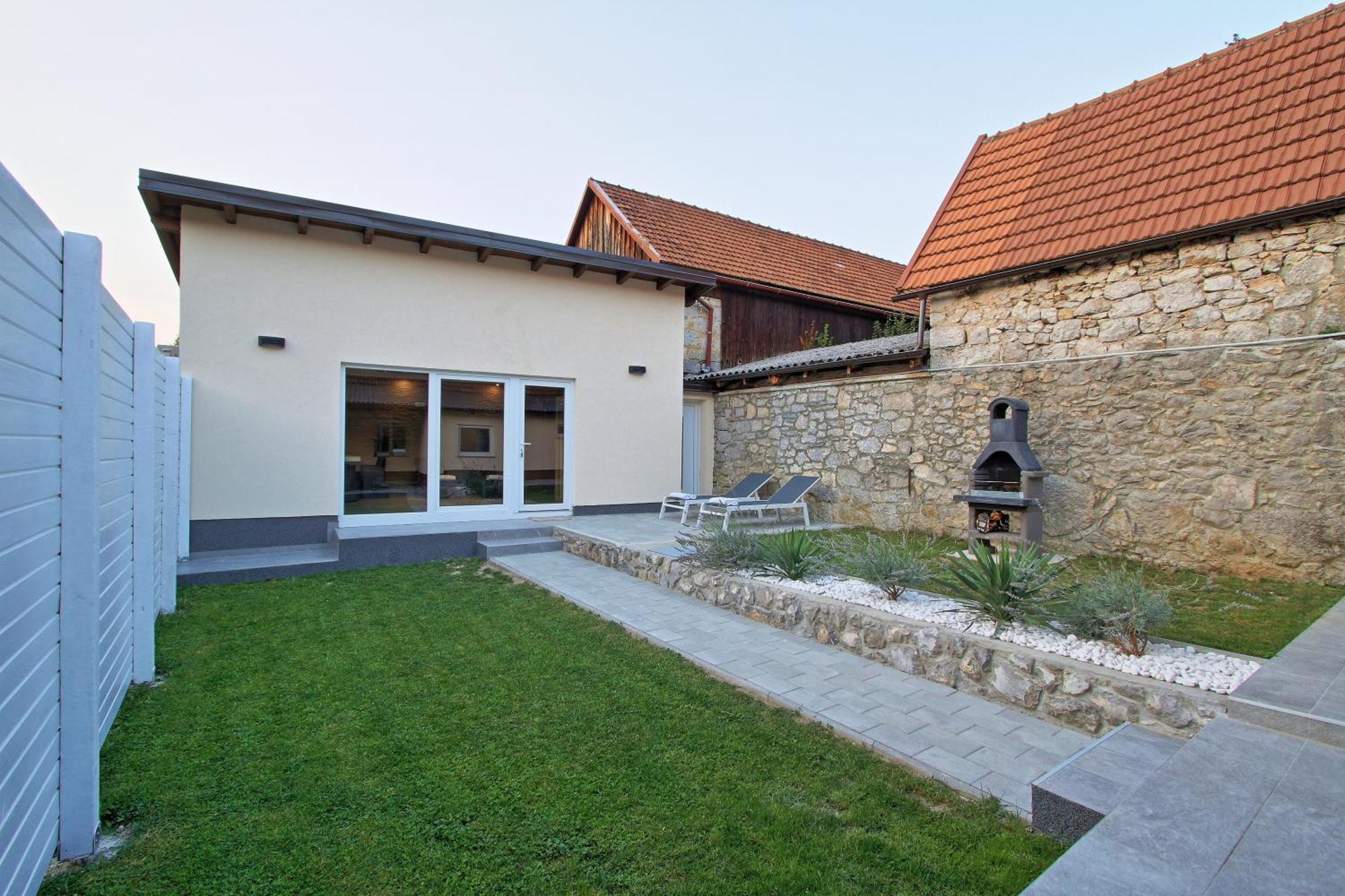 Guesthouse L&K Brinje Exteriér fotografie