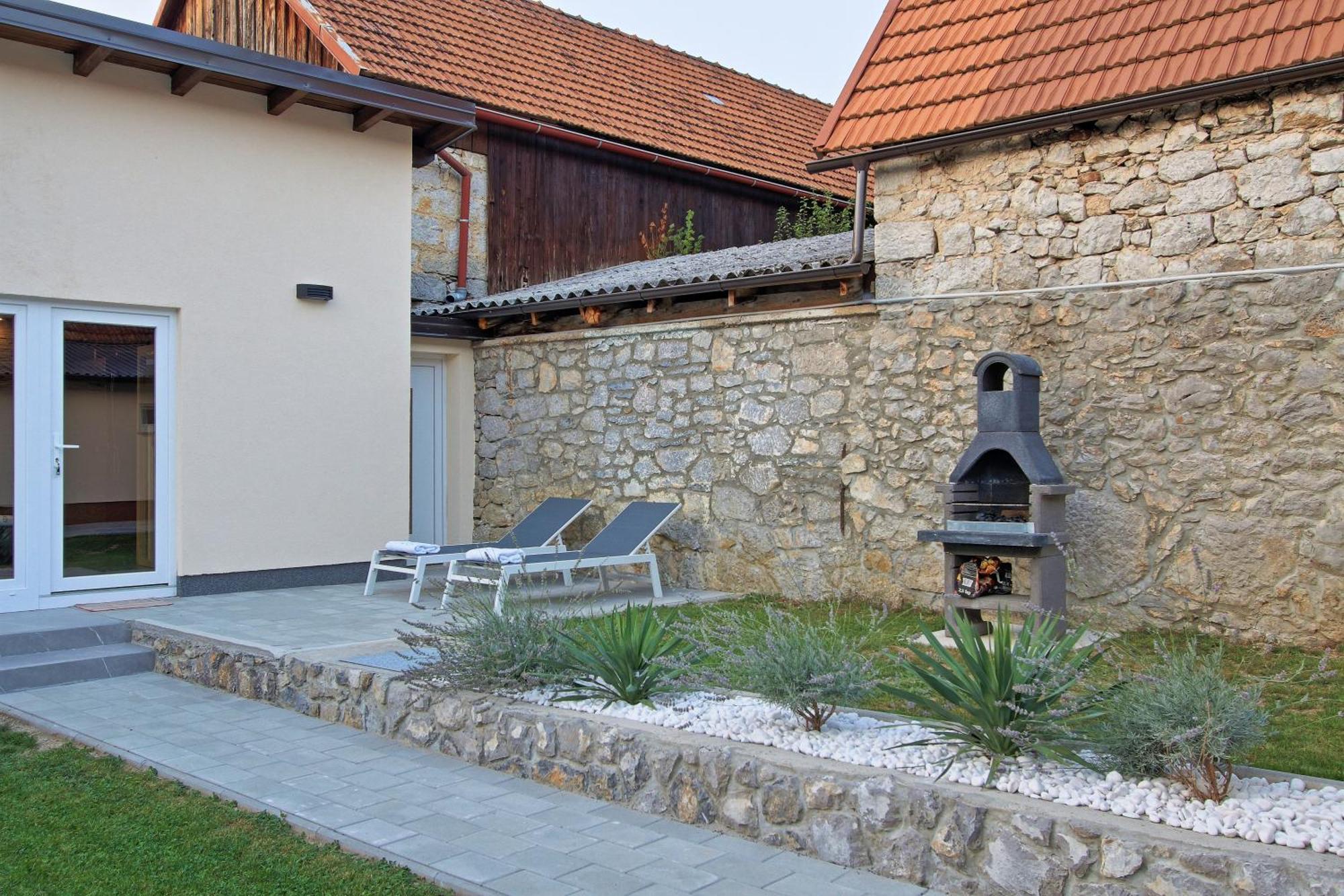 Guesthouse L&K Brinje Exteriér fotografie